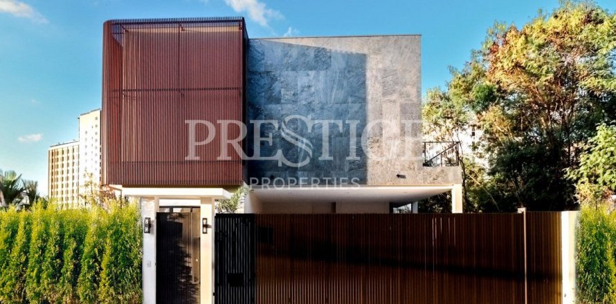 House in Pattaya, Thailand 8 bedrooms № 234109