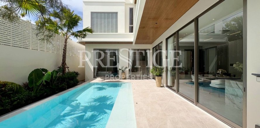House in Pattaya, Thailand 4 bedrooms № 234110
