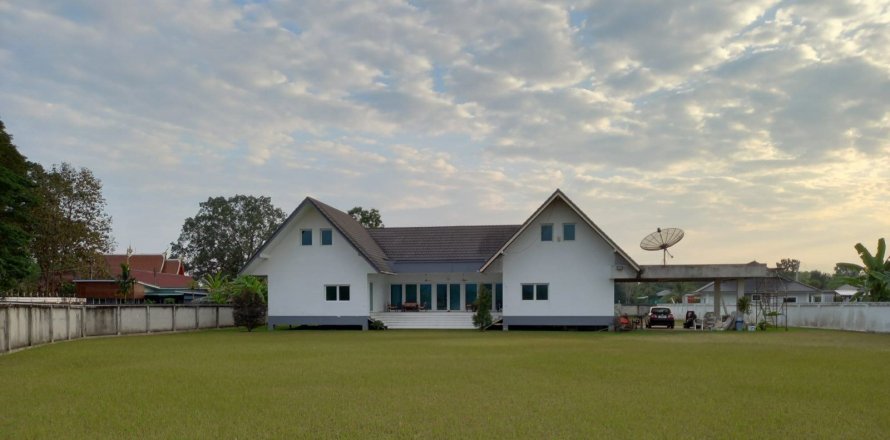 Chalet de 3 dormitorios en San Sai, Tailandia № 140878