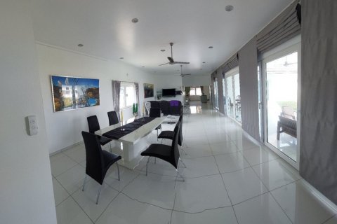 Chalet de 3 dormitorios en San Sai, Tailandia № 140878 - foto 4