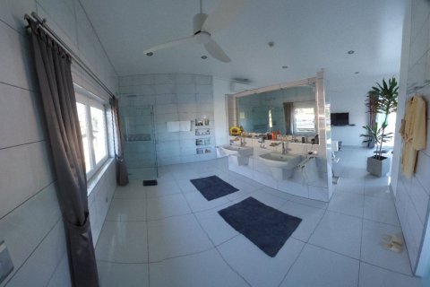 Chalet de 3 dormitorios en San Sai, Tailandia № 140878 - foto 6