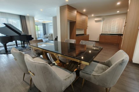 Haus in Bangkok, Thailand 4 Schlafzimmer № 183017 - Foto 8