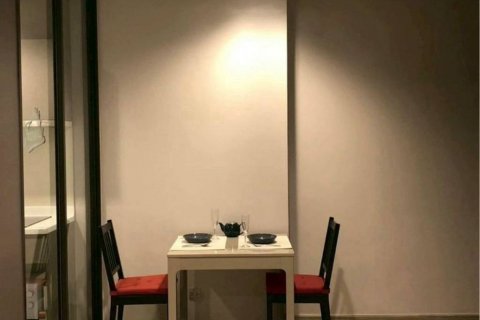 Condo in Bangkok, Thailand, 2 bedrooms № 134582 - photo 2
