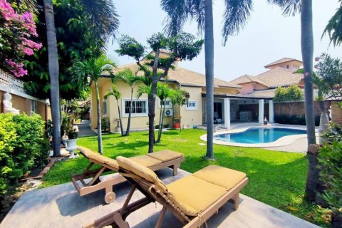 Casa de 3 dormitorios en Pattaya, Tailandia № 150988 - foto 3