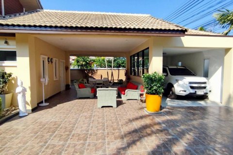 Casa de 3 dormitorios en Pattaya, Tailandia № 150988 - foto 10