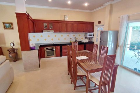 Casa de 3 dormitorios en Pattaya, Tailandia № 150988 - foto 21