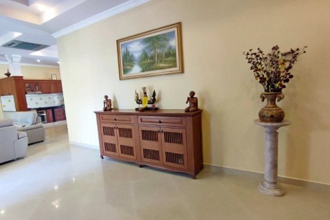 Casa de 3 dormitorios en Pattaya, Tailandia № 150988 - foto 20