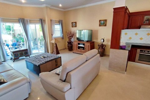 Casa de 3 dormitorios en Pattaya, Tailandia № 150988 - foto 18