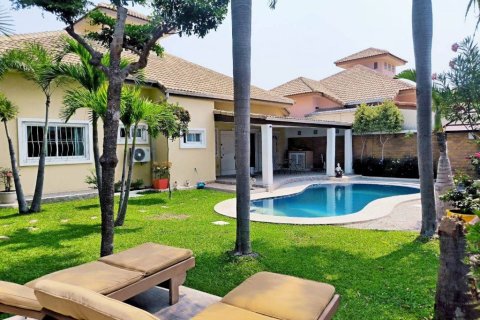 Casa de 3 dormitorios en Pattaya, Tailandia № 150988 - foto 2