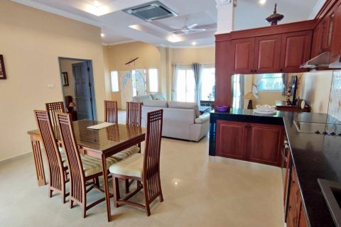Casa de 3 dormitorios en Pattaya, Tailandia № 150988 - foto 22