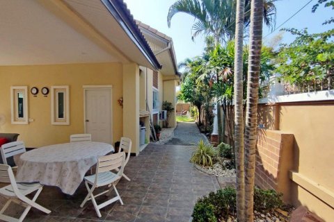 Casa de 3 dormitorios en Pattaya, Tailandia № 150988 - foto 16