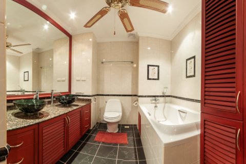Condominio de 2 dormitorios en Pattaya, Tailandia № 150993 - foto 12