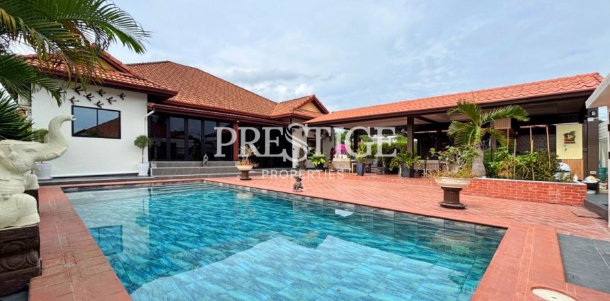 House in Pattaya, Thailand 3 bedrooms № 198051