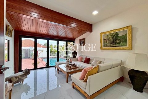 House in Pattaya, Thailand 3 bedrooms № 198051 - photo 2