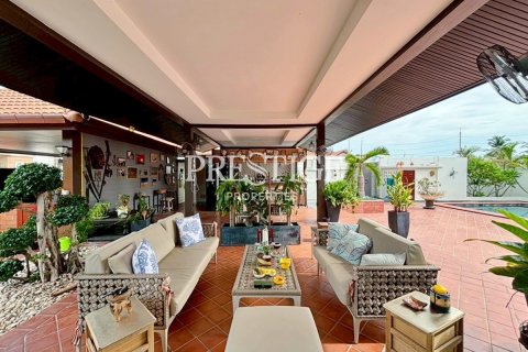 House in Pattaya, Thailand 3 bedrooms № 198051 - photo 29