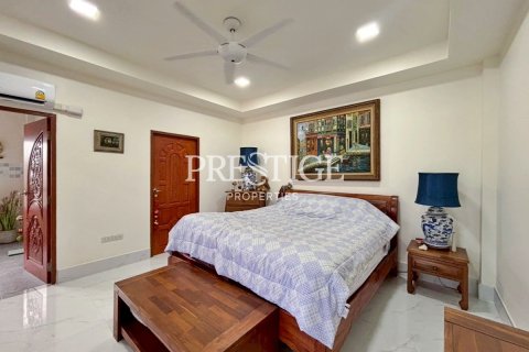 House in Pattaya, Thailand 3 bedrooms № 198051 - photo 19