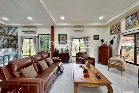 House in Pattaya, Thailand 3 bedrooms № 198051 - photo 8