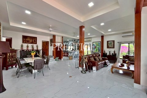 House in Pattaya, Thailand 3 bedrooms № 198051 - photo 5