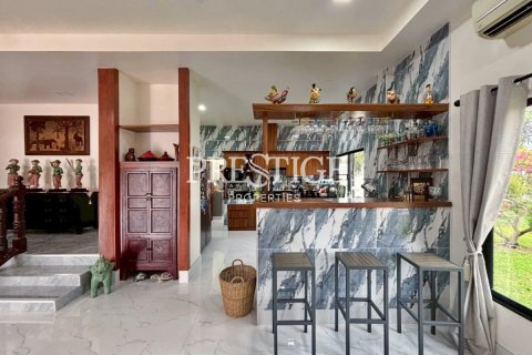 House in Pattaya, Thailand 3 bedrooms № 198051 - photo 16