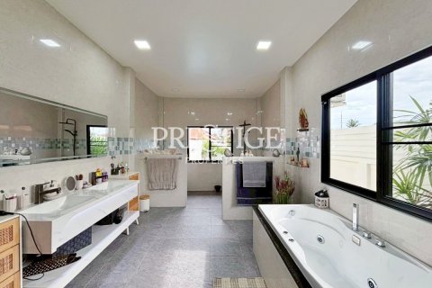 House in Pattaya, Thailand 3 bedrooms № 198051 - photo 21