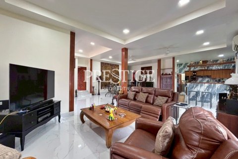 House in Pattaya, Thailand 3 bedrooms № 198051 - photo 7