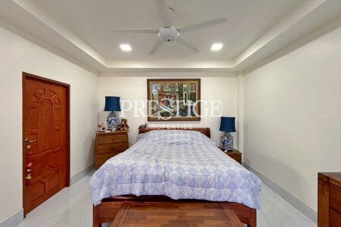 House in Pattaya, Thailand 3 bedrooms № 198051 - photo 18