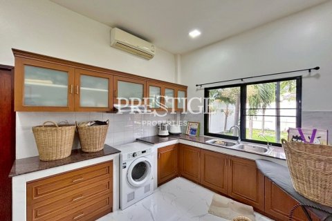 House in Pattaya, Thailand 3 bedrooms № 198051 - photo 15