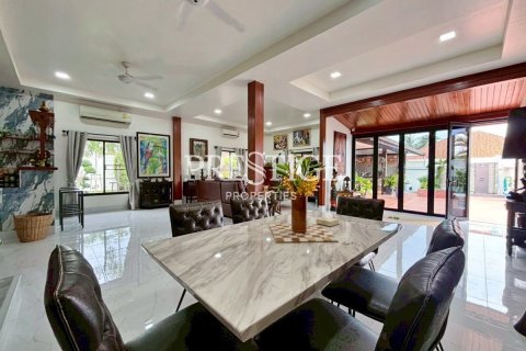 House in Pattaya, Thailand 3 bedrooms № 198051 - photo 11