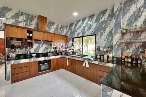 House in Pattaya, Thailand 3 bedrooms № 198051 - photo 13
