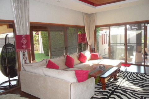 Casa de 3 dormitorios en Bang Lamung, Tailandia № 135326 - foto 28