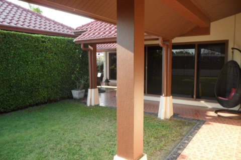 Casa de 3 dormitorios en Bang Lamung, Tailandia № 135326 - foto 8
