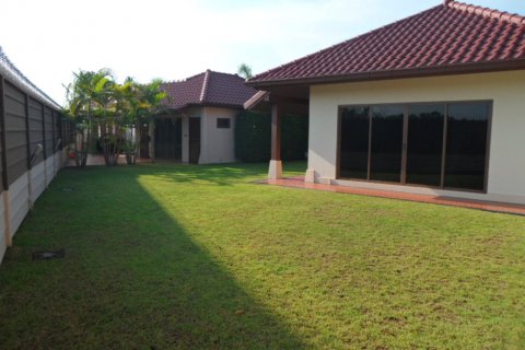 Casa de 3 dormitorios en Bang Lamung, Tailandia № 135326 - foto 9