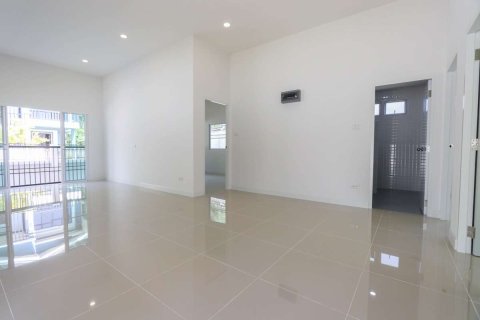 Casa de 3 dormitorios en Chiang Mai, Tailandia № 205525 - foto 11