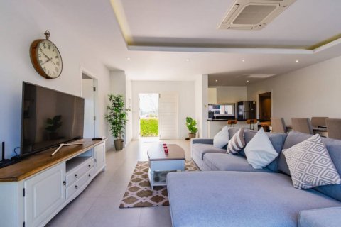 Chalet de 3 dormitorios en Hua Hin, Tailandia № 114034 - foto 6