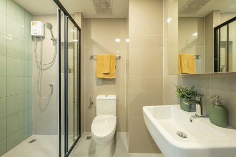 Condominio de 1 dormitorio en Thonburi, Bangkok, Tailandia № 166683 - foto 12