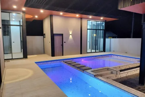 Chalet de 4 dormitorios en Pattaya, Tailandia № 155654 - foto 13