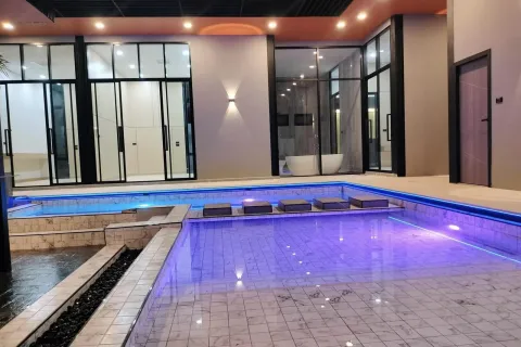Chalet de 4 dormitorios en Pattaya, Tailandia № 155654 - foto 10
