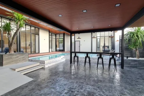 Chalet de 4 dormitorios en Pattaya, Tailandia № 155654 - foto 5