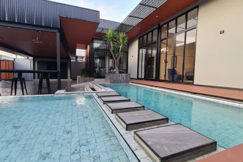 Chalet de 4 dormitorios en Pattaya, Tailandia № 155654 - foto 3