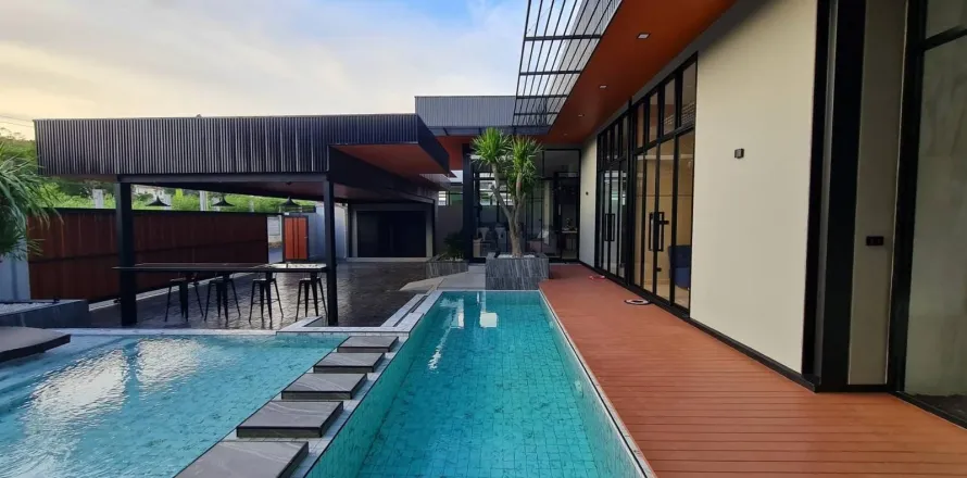 Chalet de 4 dormitorios en Pattaya, Tailandia № 155654