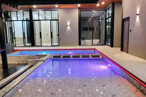 Chalet de 4 dormitorios en Pattaya, Tailandia № 155654 - foto 9