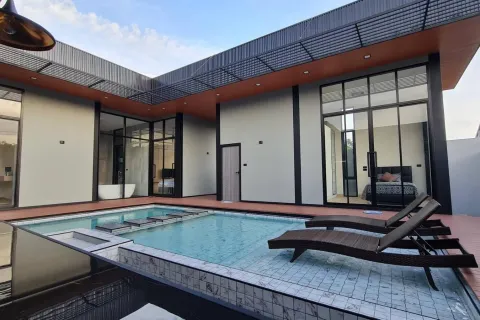 Chalet de 4 dormitorios en Pattaya, Tailandia № 155654 - foto 6