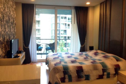 Sobre plano Apus en Pattaya, Tailandia № 27453 - foto 4
