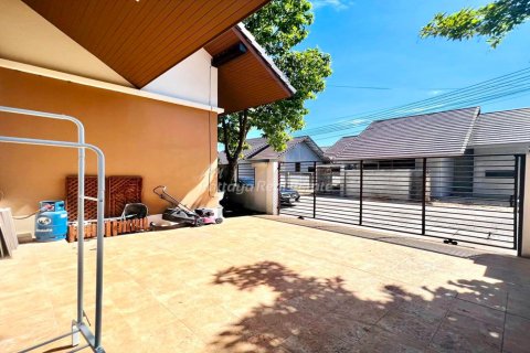 Casa de 3 dormitorios en Bang Lamung, Tailandia № 71782 - foto 10
