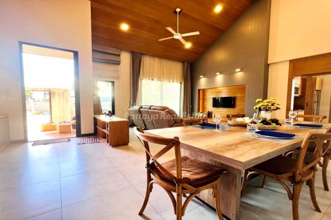 Casa de 3 dormitorios en Bang Lamung, Tailandia № 71782 - foto 11