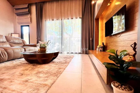 Casa de 3 dormitorios en Bang Lamung, Tailandia № 71782 - foto 4