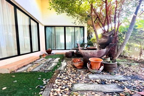 Casa de 3 dormitorios en Bang Lamung, Tailandia № 71782 - foto 16