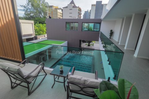 Casa de 6 dormitorios en Pattaya, Tailandia № 71783 - foto 12