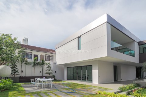 Casa de 6 dormitorios en Pattaya, Tailandia № 71783 - foto 2