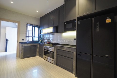 Casa de 6 dormitorios en Pattaya, Tailandia № 71783 - foto 4